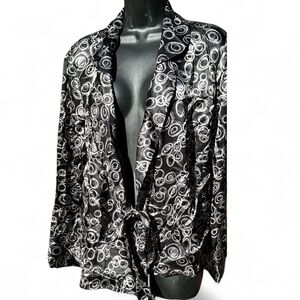 Cato XL Silk Like Black and White Circle Patterned Blouse/Blazer